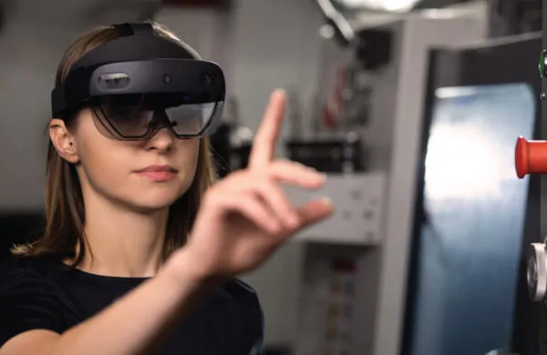 how Microsoft HoloLens is revolutionizing industries